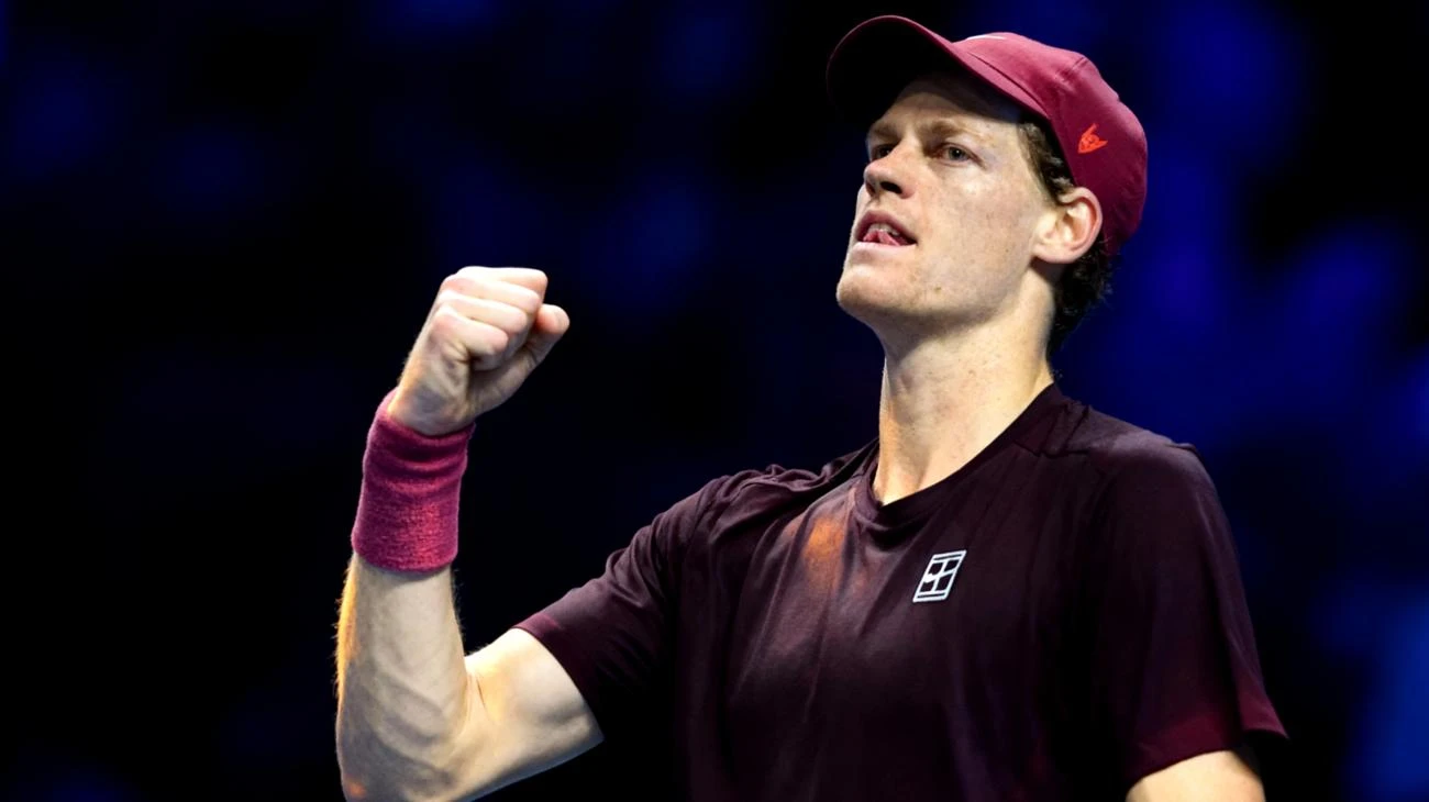 Jannik Sinner ha appena fatto una cosa che nemmeno Federer era riuscito a fare 2025-11-15T16:58:00.523Z"