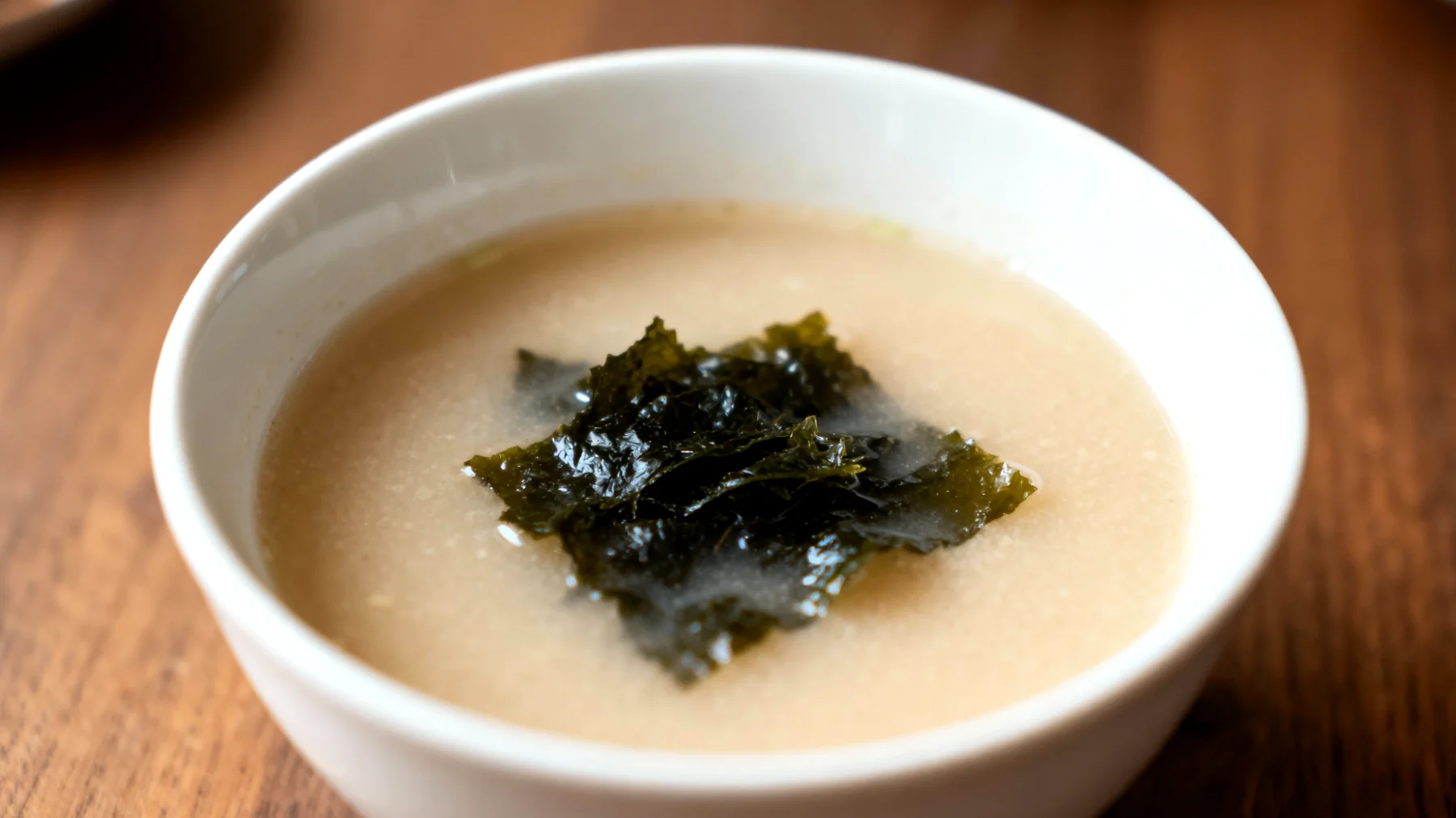Miso bianco (shiro miso) con alghe wakame"