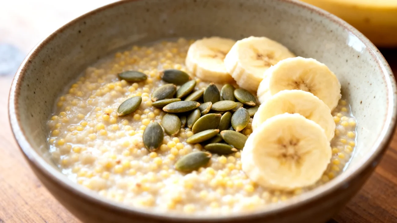 Porridge di miglio con semi di zucca e banana"